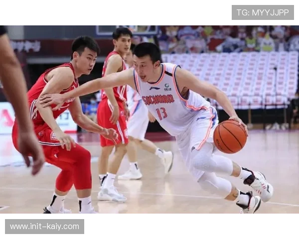 左朕年替补7中5砍15分，四川虽败内外线手感在线